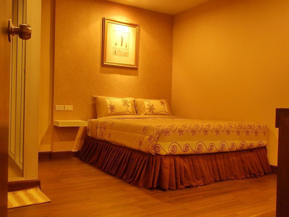 499 Hotel Ratchadapisek Банкок Екстериор снимка